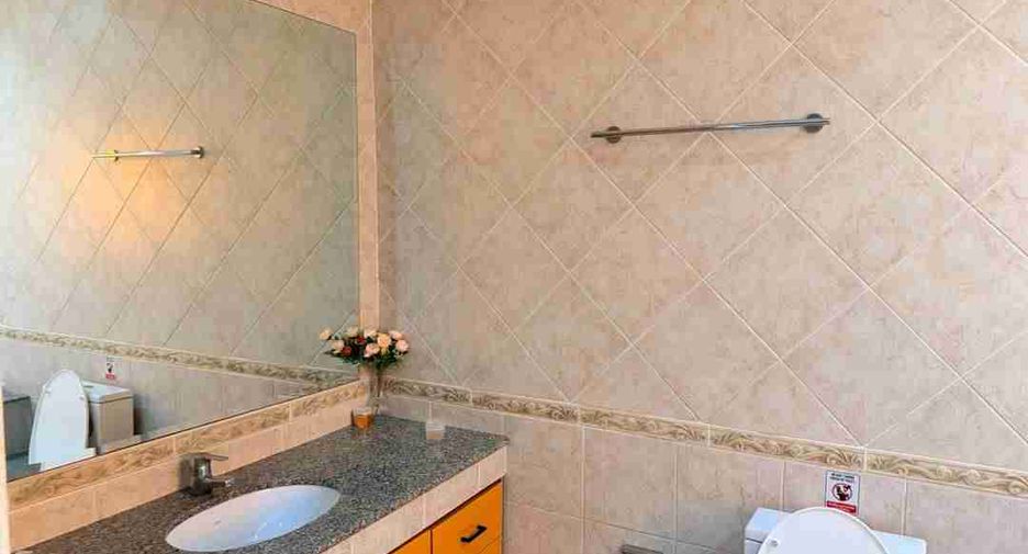 For rent 3 bedrooms villa in Bang Lamung, Chonburi
