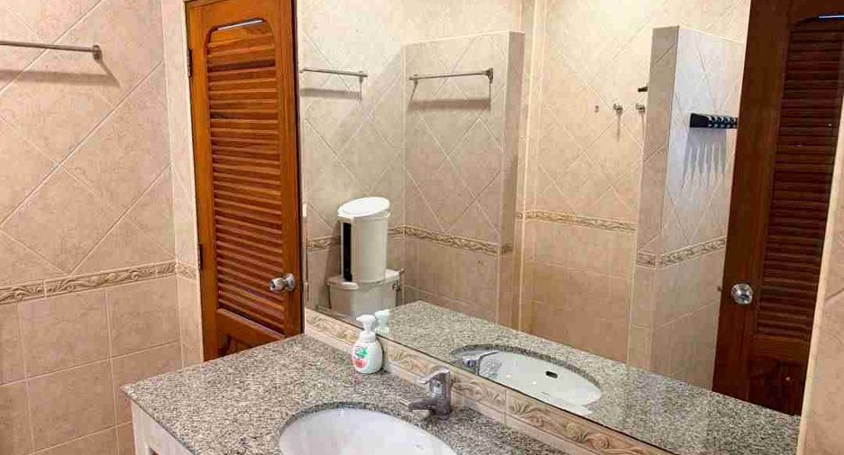 For rent 3 bedrooms villa in Bang Lamung, Chonburi