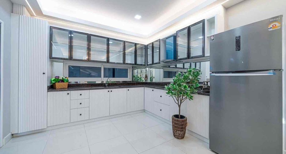 For rent 5 bedrooms villa in Bang Lamung, Chonburi