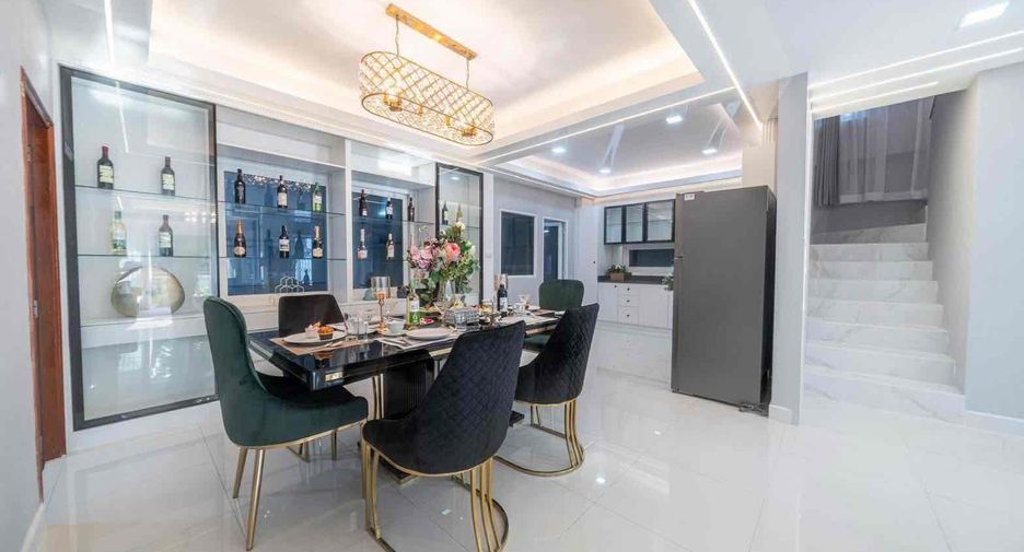 For rent 5 bedrooms villa in Bang Lamung, Chonburi