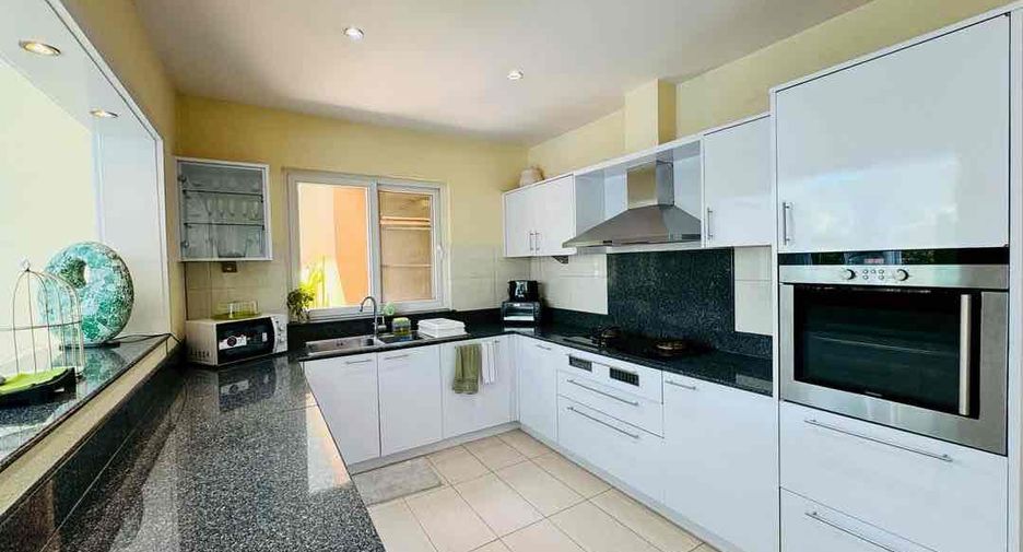 Villa zur Miete und zum Kauf mit 2 Zimmer in Bang Lamung, Chonburi