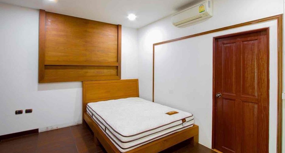 For rent 5 bedrooms villa in Bang Lamung, Chonburi