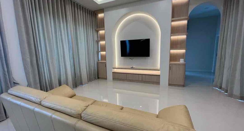For rent 3 bedrooms villa in Bang Lamung, Chonburi
