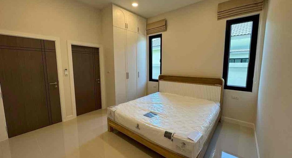 For rent 3 bedrooms villa in Bang Lamung, Chonburi