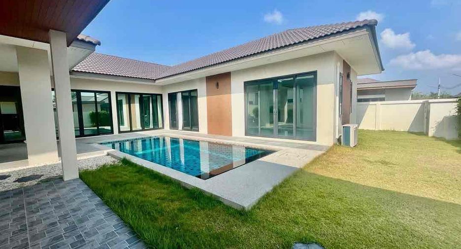 For rent 3 bedrooms villa in Bang Lamung, Chonburi