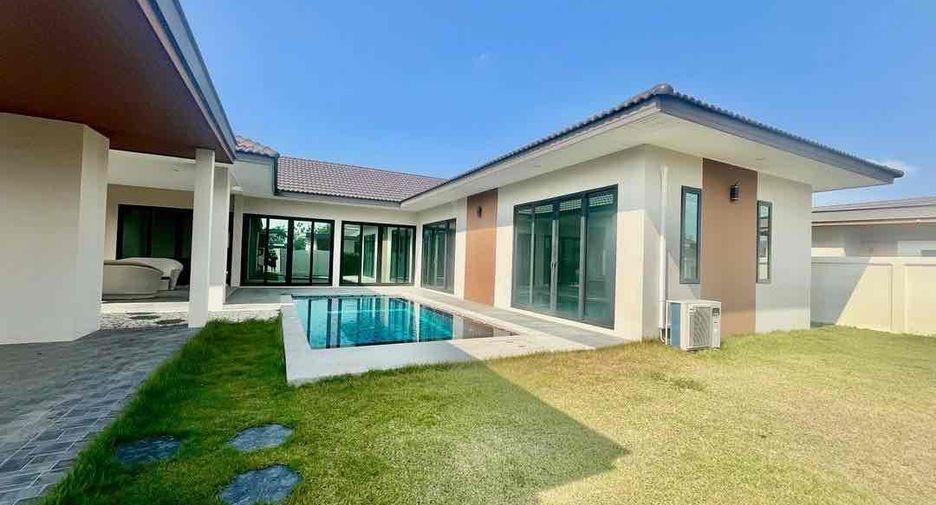 For rent 3 bedrooms villa in Bang Lamung, Chonburi