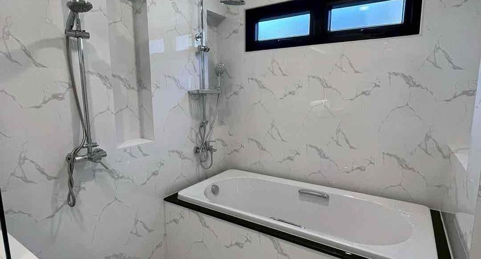 For rent 3 bedrooms villa in Bang Lamung, Chonburi