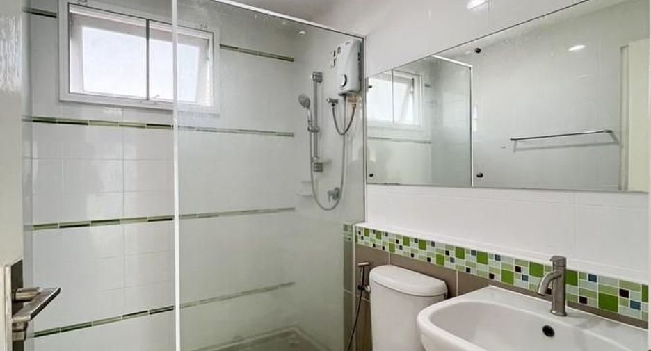 For rent 4 bedrooms house in Bang Bo, Samut Prakan