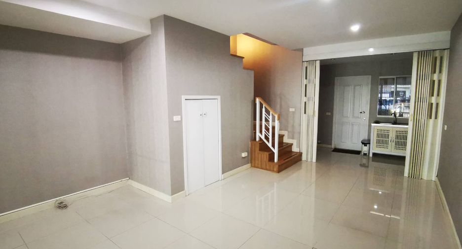 For sale 3 bedrooms townhouse in Khan Na Yao, Bangkok