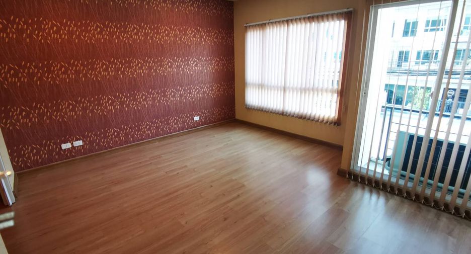 For sale 3 bedrooms townhouse in Khan Na Yao, Bangkok