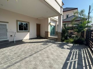 Villa en alquiler de 4 habitaciones en Bang Lamung, Chonburi