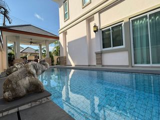 Villa en alquiler de 4 habitaciones en Bang Lamung, Chonburi
