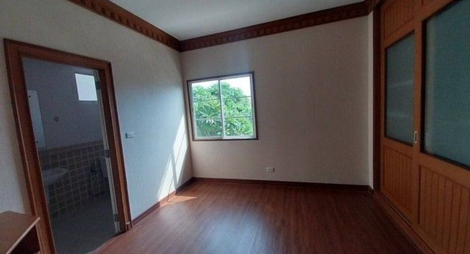 For sale 4 bedrooms house in Phutthamonthon, Nakhon Pathom