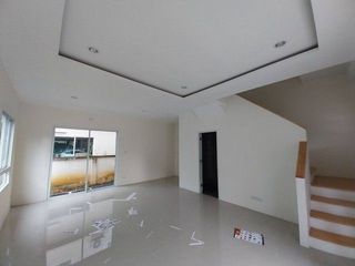 À vendre 3 chambres maison de ville à Bang Len, Nakhon Pathom