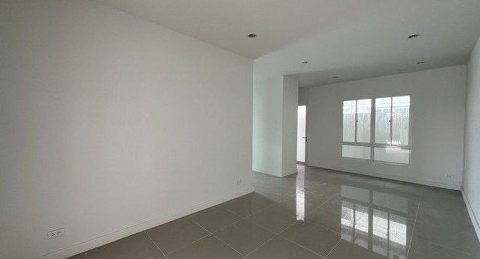 Casa en venta de 3 habitaciones en Bang Len, Nakhon Pathom