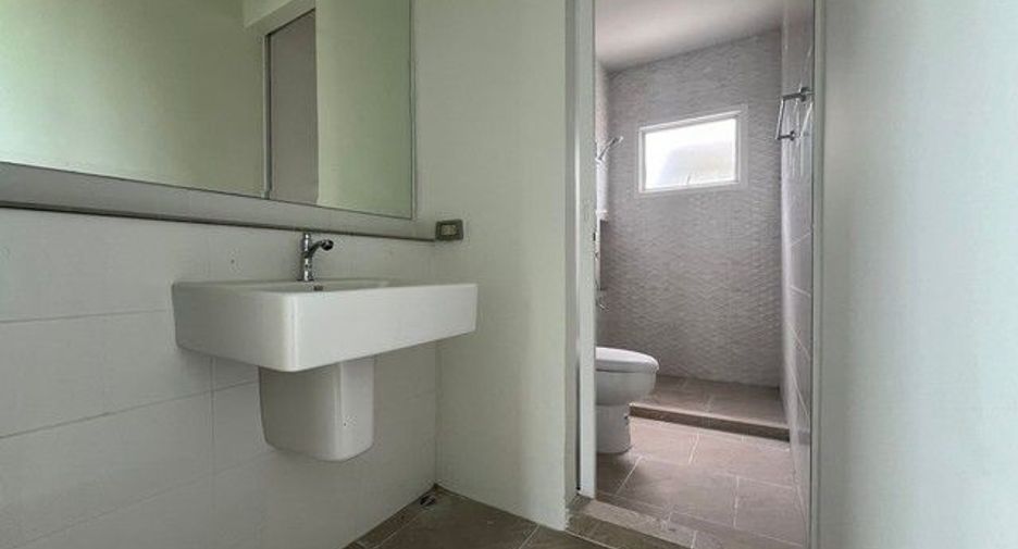 Casa en venta de 3 habitaciones en Bang Len, Nakhon Pathom