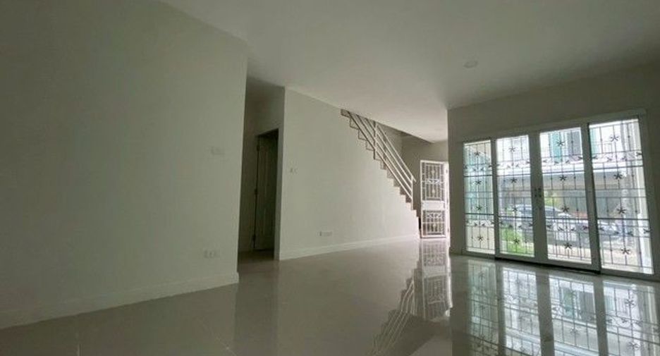 For sale 3 ベッドルーム townhouse in Bang Len, Nakhon Pathom