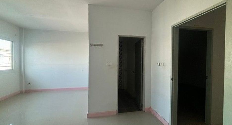Casa en venta de 3 habitaciones en Bang Len, Nakhon Pathom