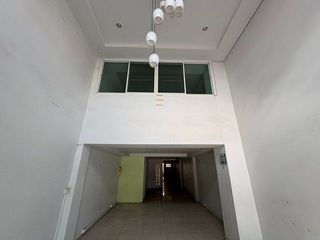 For sale 3 bedrooms retail Space in Mueang Samut Sakhon, Samut Sakhon