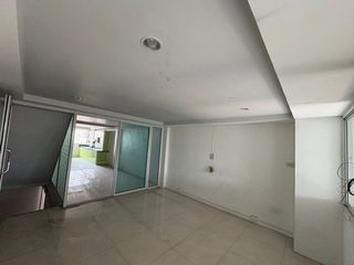 For sale 3 bedrooms retail Space in Mueang Samut Sakhon, Samut Sakhon