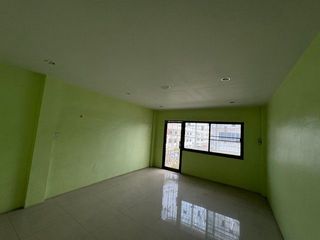 For sale 3 bedrooms retail Space in Mueang Samut Sakhon, Samut Sakhon