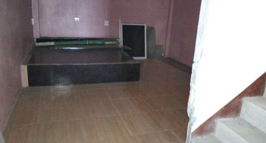 Local comercial en venta de 3 habitaciones en Mueang Samut Sakhon, Samut Sakhon
