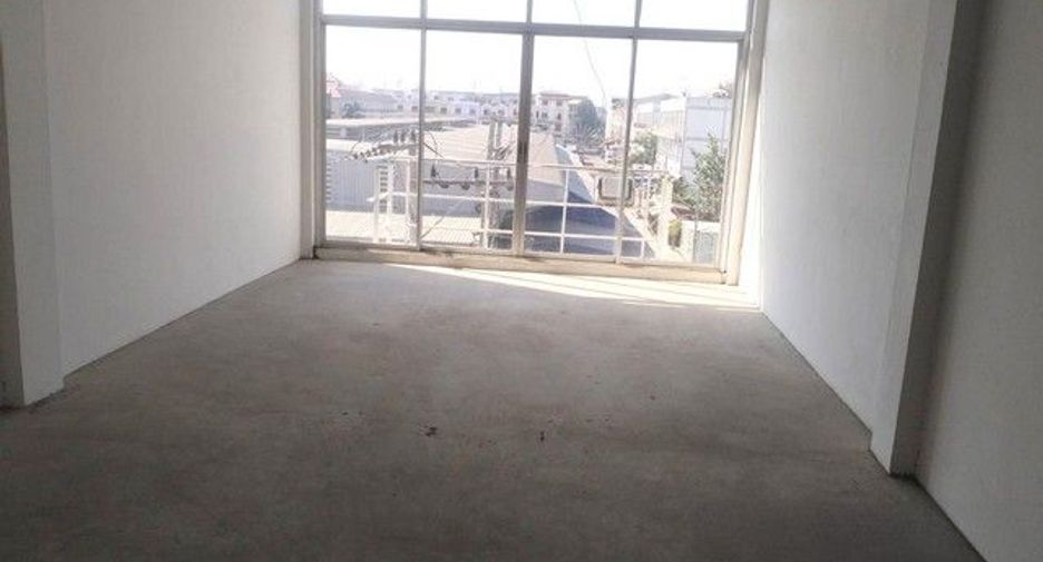Local comercial en venta de 3 habitaciones en Mueang Samut Sakhon, Samut Sakhon