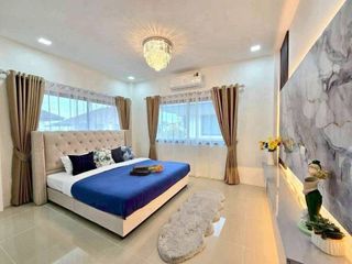 Casa en alquiler de 5 habitaciones en Bang Lamung, Chonburi