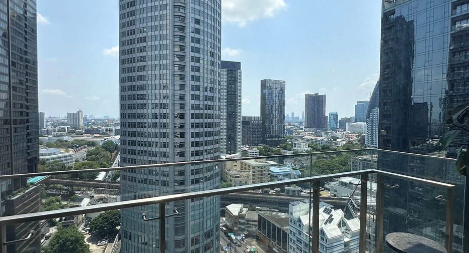 À louer et à vendre 3 chambres condo à Khlong Toei, Bangkok