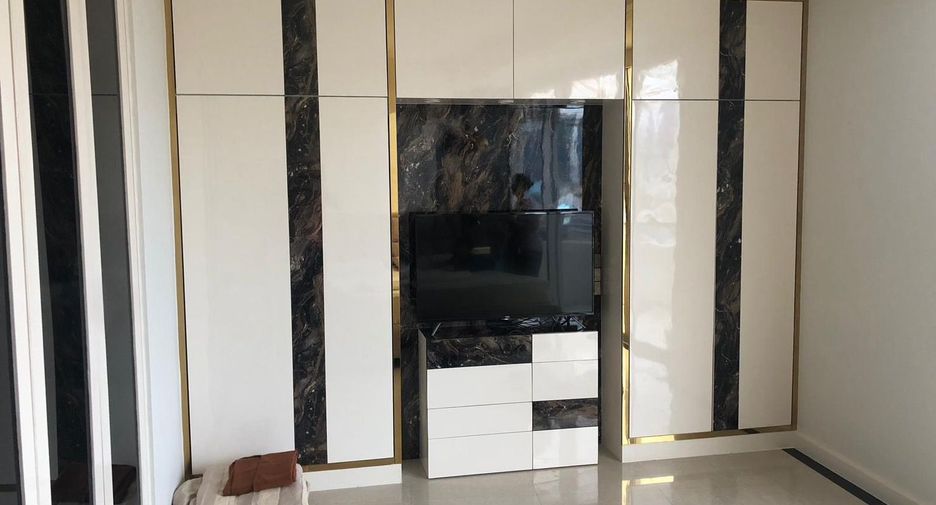 For sale 3 bedrooms condo in Khlong San, Bangkok