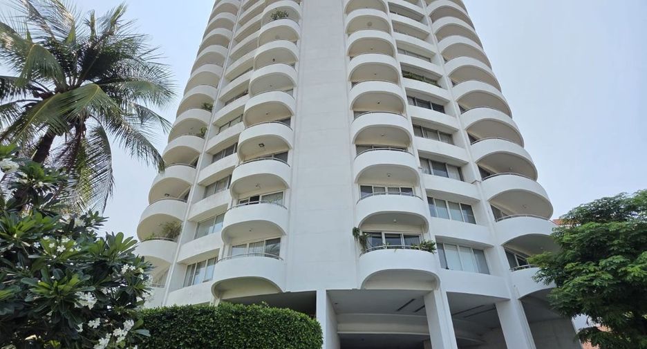 For sale 3 bedrooms condo in Khlong San, Bangkok