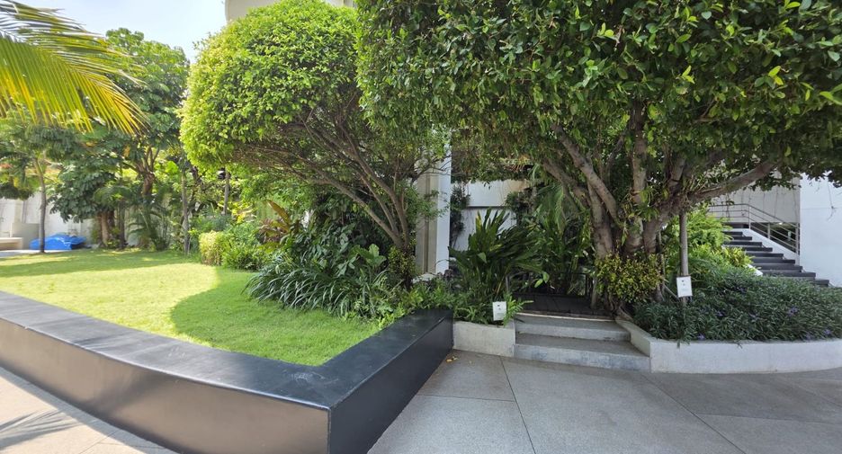 For sale 3 bedrooms condo in Khlong San, Bangkok