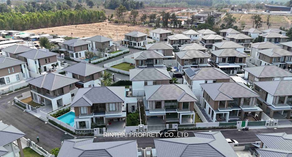 For sale 5 bedrooms villa in Bang Lamung, Chonburi