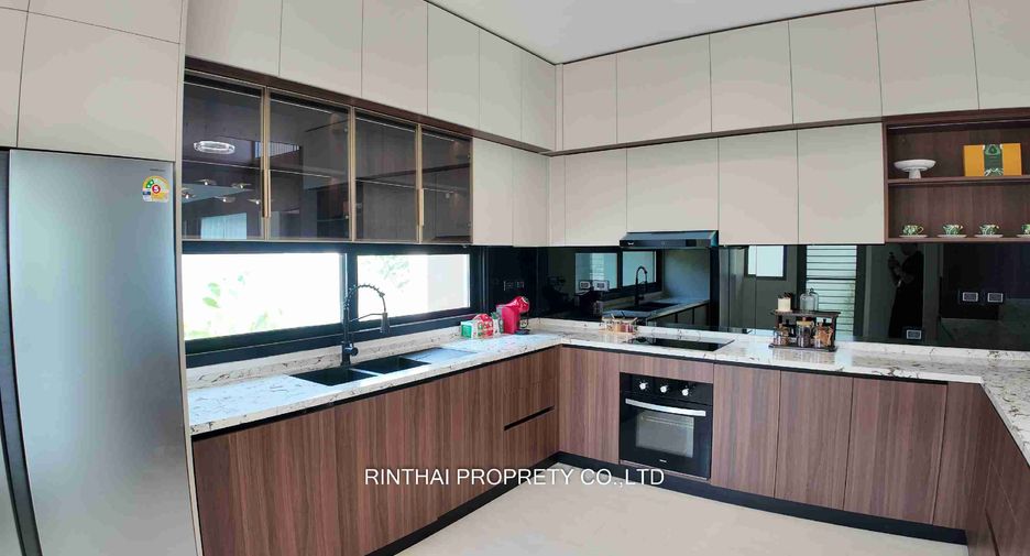 For sale 5 bedrooms villa in Bang Lamung, Chonburi