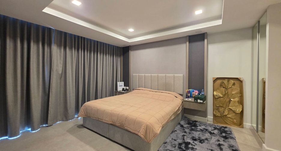 For rent 3 bedrooms condo in Bang Lamung, Chonburi