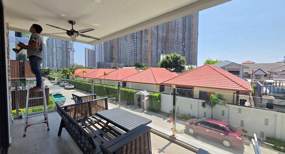 For rent 3 bedrooms condo in Bang Lamung, Chonburi