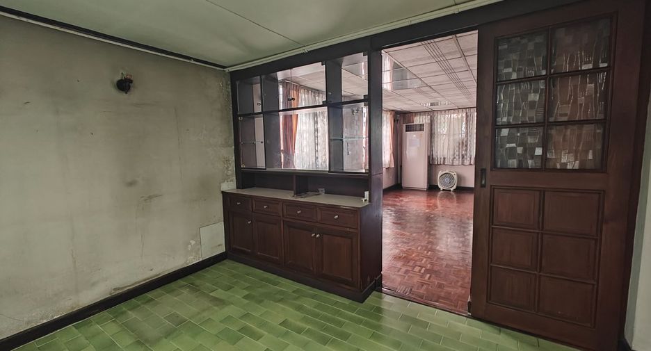 Haus zur Miete mit 4 Zimmer in Chatuchak, Bangkok