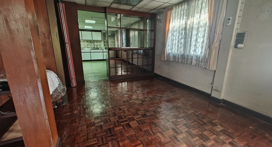 Haus zur Miete mit 4 Zimmer in Chatuchak, Bangkok