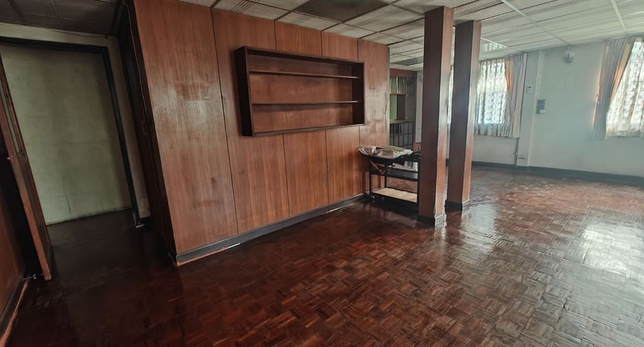 Haus zur Miete mit 4 Zimmer in Chatuchak, Bangkok
