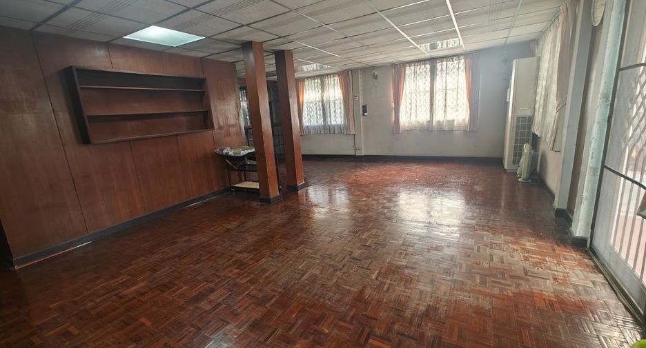 Haus zur Miete mit 4 Zimmer in Chatuchak, Bangkok