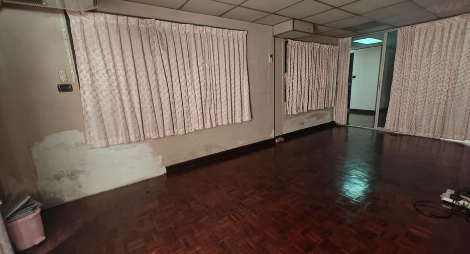 Haus zur Miete mit 4 Zimmer in Chatuchak, Bangkok
