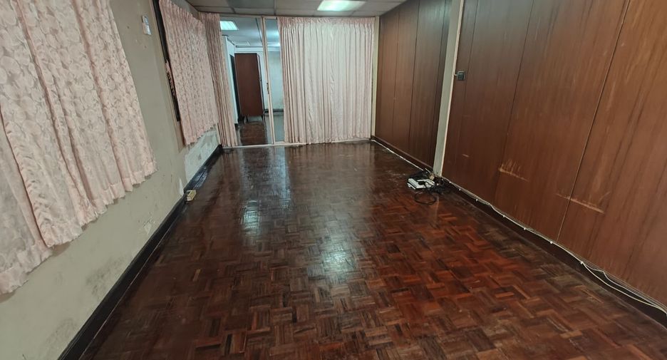 Haus zur Miete mit 4 Zimmer in Chatuchak, Bangkok