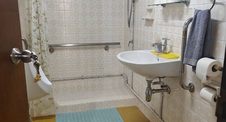 Haus zur Miete mit 4 Zimmer in Chatuchak, Bangkok