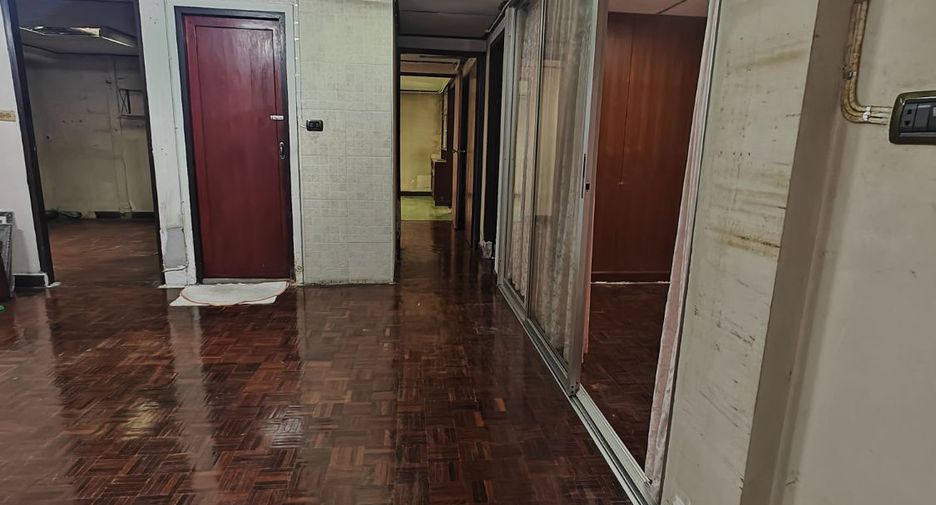 Haus zur Miete mit 4 Zimmer in Chatuchak, Bangkok