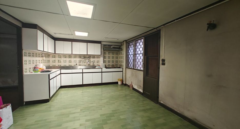 Haus zur Miete mit 4 Zimmer in Chatuchak, Bangkok