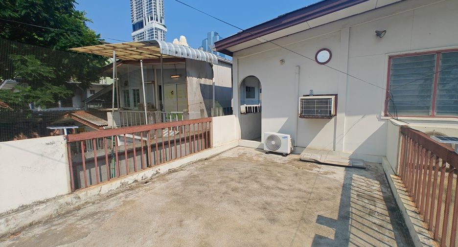 Haus zur Miete mit 4 Zimmer in Chatuchak, Bangkok