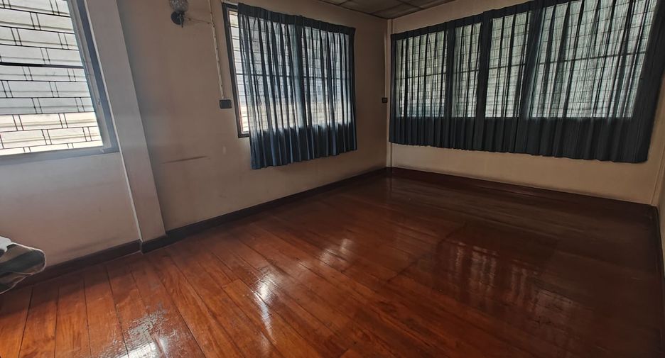 Haus zur Miete mit 4 Zimmer in Chatuchak, Bangkok