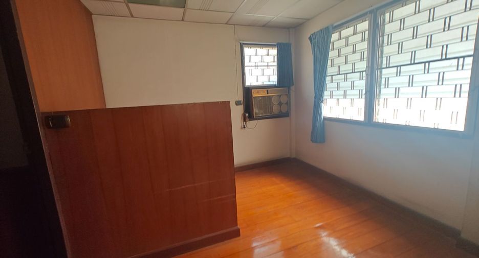 Haus zur Miete mit 4 Zimmer in Chatuchak, Bangkok
