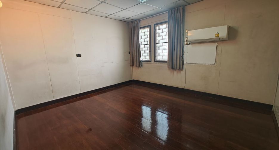 Haus zur Miete mit 4 Zimmer in Chatuchak, Bangkok