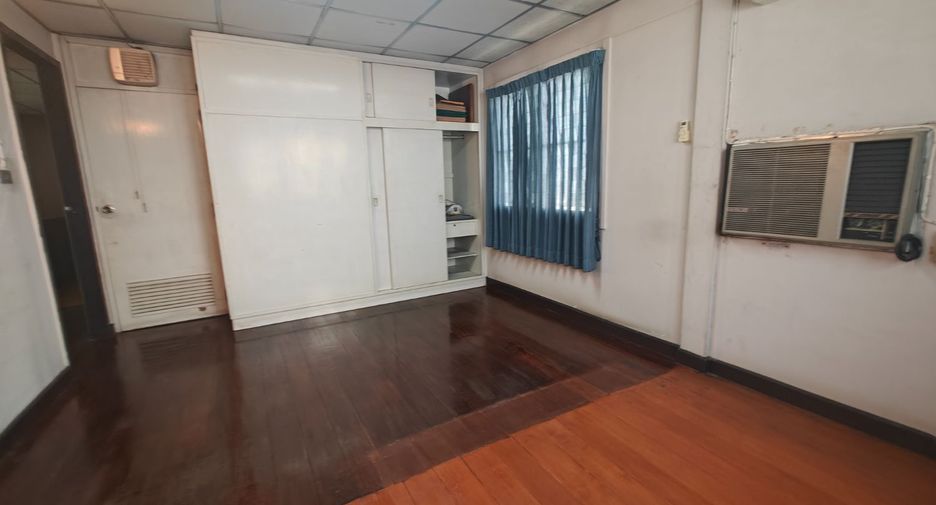 Haus zur Miete mit 4 Zimmer in Chatuchak, Bangkok